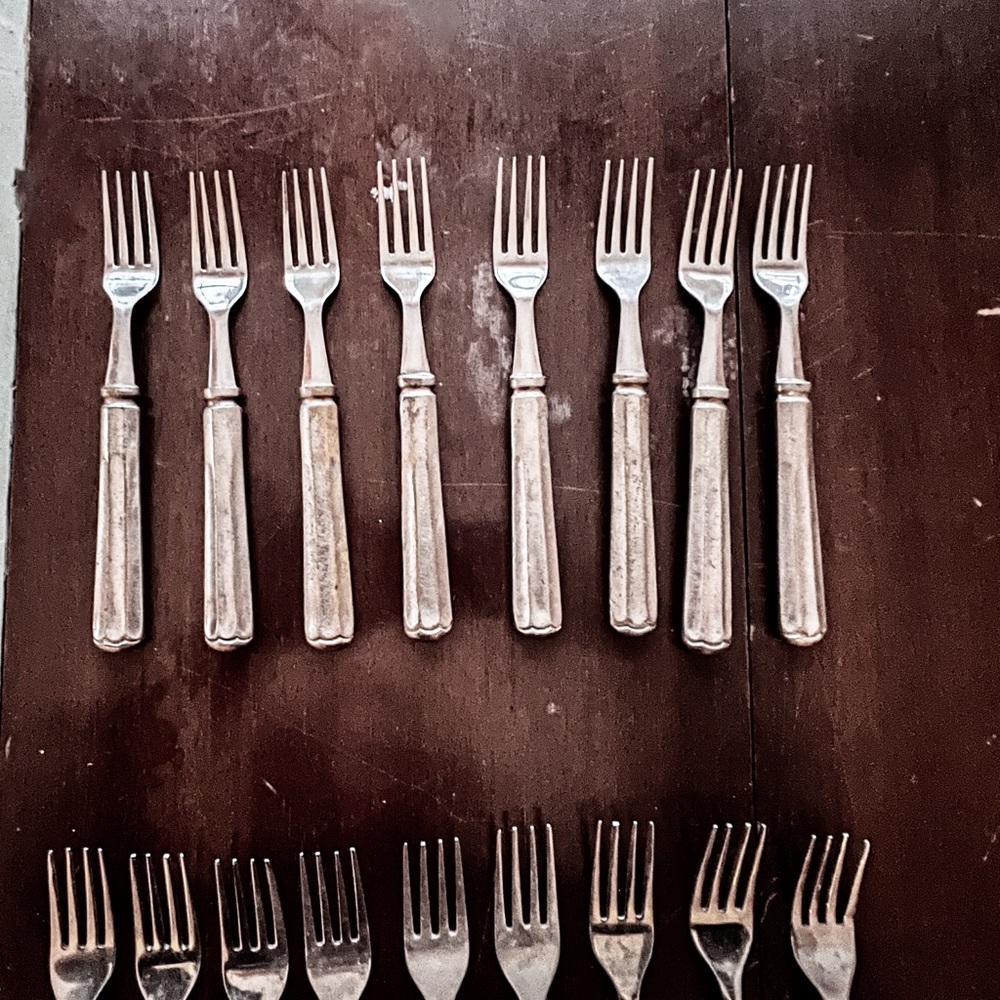 COPY - Pottery Barn Tivoli flatware. 9 knives. 9 dinner forks. 8 salad forks.